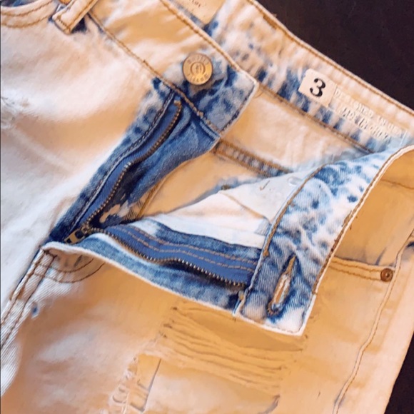 Destroyed look Short Jeans - Picture 5 of 8